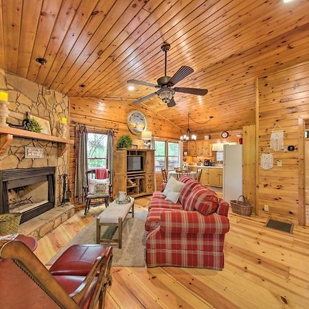 Peaceful Blue Ridge Cabin With Decks And Fire Pit Dış mekan fotoğraf