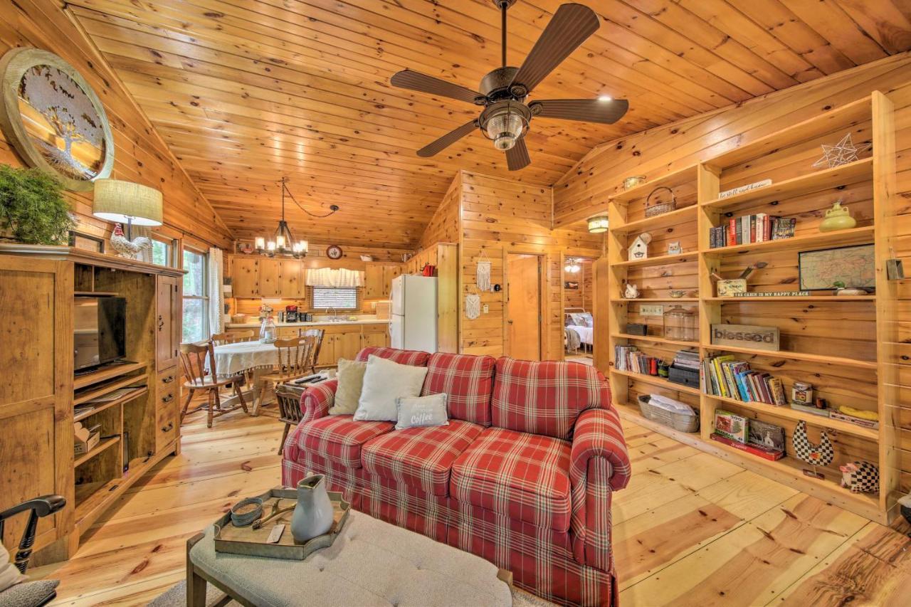 Peaceful Blue Ridge Cabin With Decks And Fire Pit Dış mekan fotoğraf