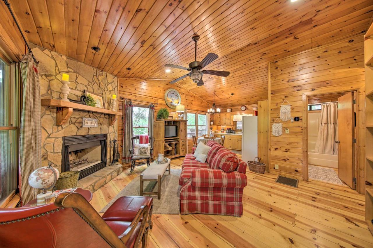 Peaceful Blue Ridge Cabin With Decks And Fire Pit Dış mekan fotoğraf
