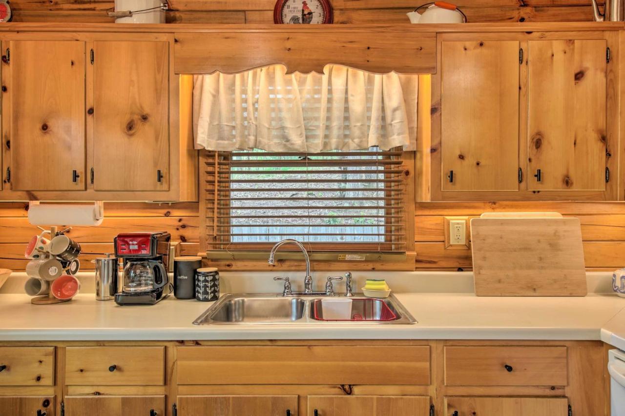 Peaceful Blue Ridge Cabin With Decks And Fire Pit Dış mekan fotoğraf