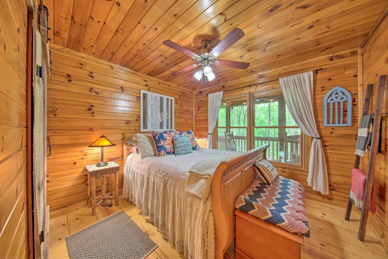 Peaceful Blue Ridge Cabin With Decks And Fire Pit Dış mekan fotoğraf